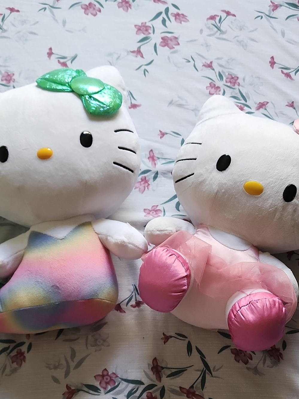 Ty Hello Kitty Plush Duo - White with Rainbow Dress & Pink Tutu